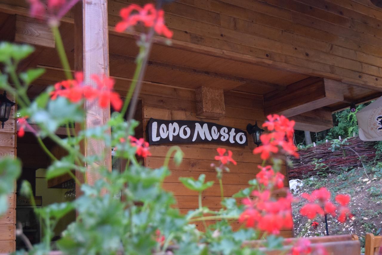 Motel Lepo Mesto Strmosten Exteriér fotografie